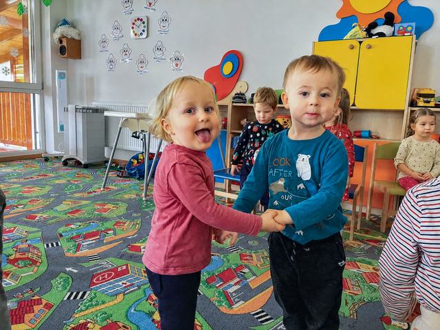 Deti pri hre v jasliach BIBO